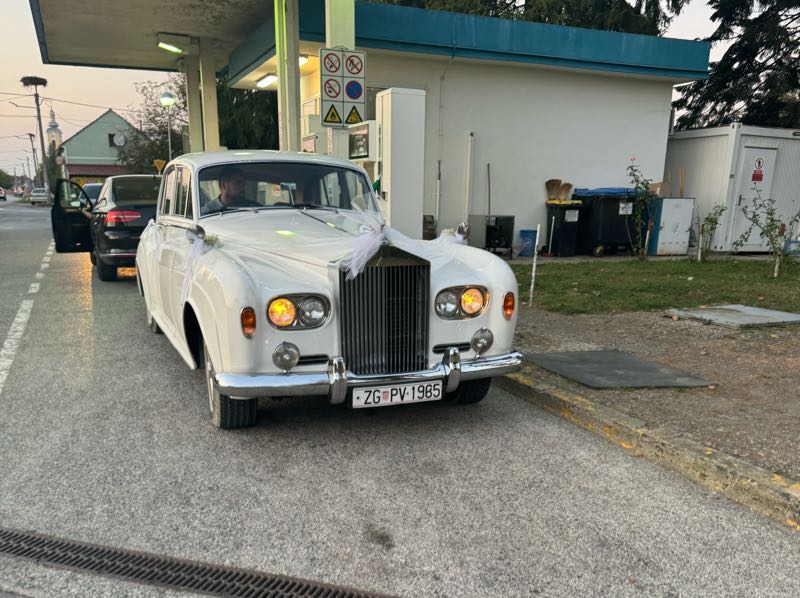 Rolls-Royce Silver Cloud spotted in Veliki Grđevac