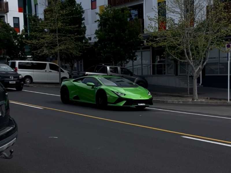 Lamborghini Huracán (2023) spotted in Auckland, New Zealand