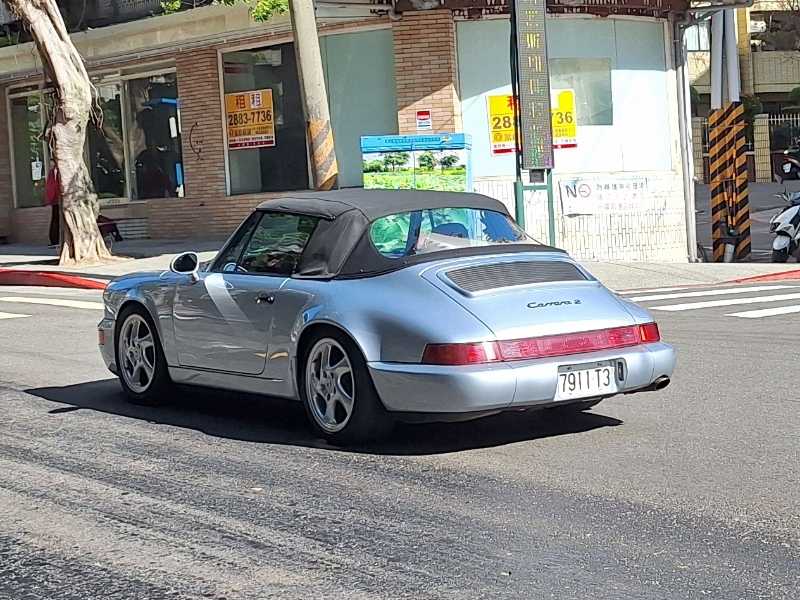 Porsche 911 Carrera 2 spotted in Taipei