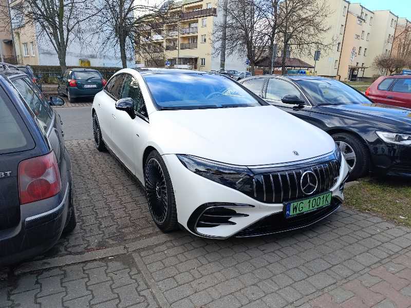 Mercedes-Benz EQS spotted in Garwolin