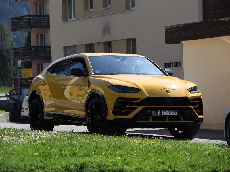 Lamborghini Urus spotted in Davos