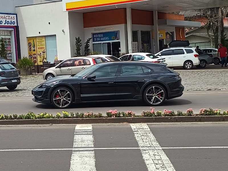 Porsche Taycan spotted in Parobé
