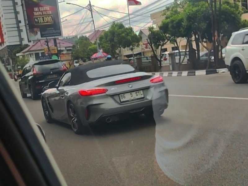 BMW Z4 spotted in Palembang
