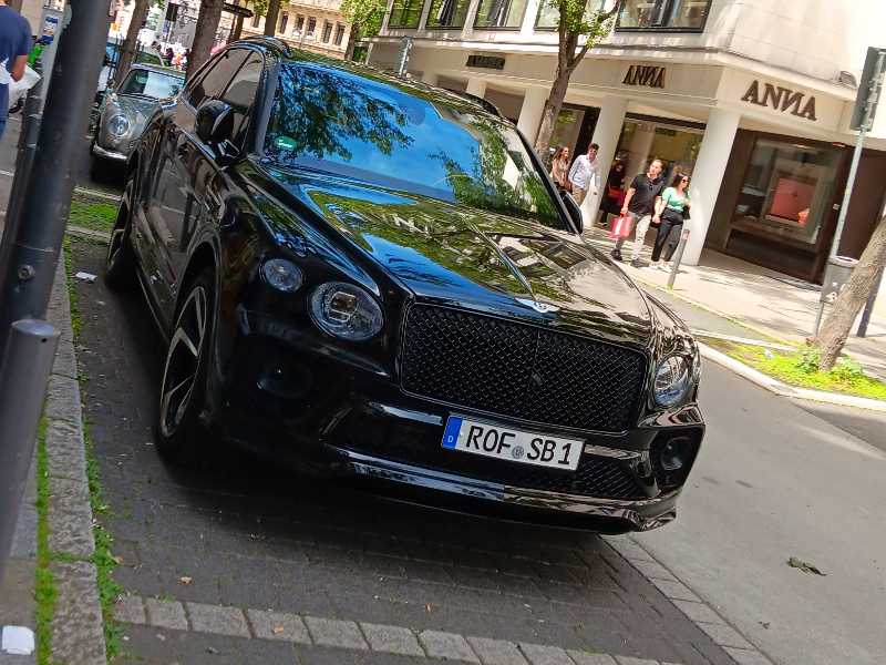 Bentley Bentayga (2022) spotted in Frankfurt am Main, Germany