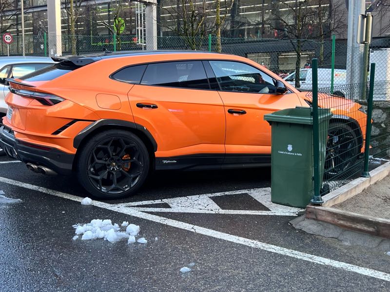 Lamborghini Urus spotted in les Escaldes