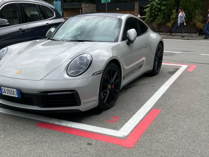 Porsche 911 spotted in Courmayeur