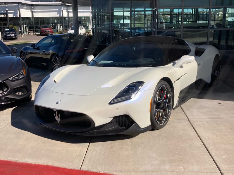 Maserati MC20 (2021) spotted in Overland Park, United States