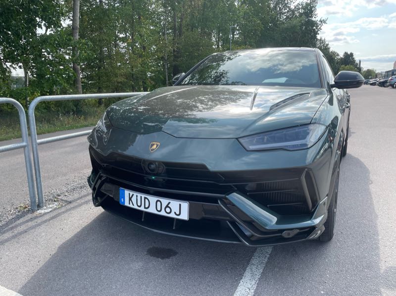 Lamborghini Urus spotted in Enköping