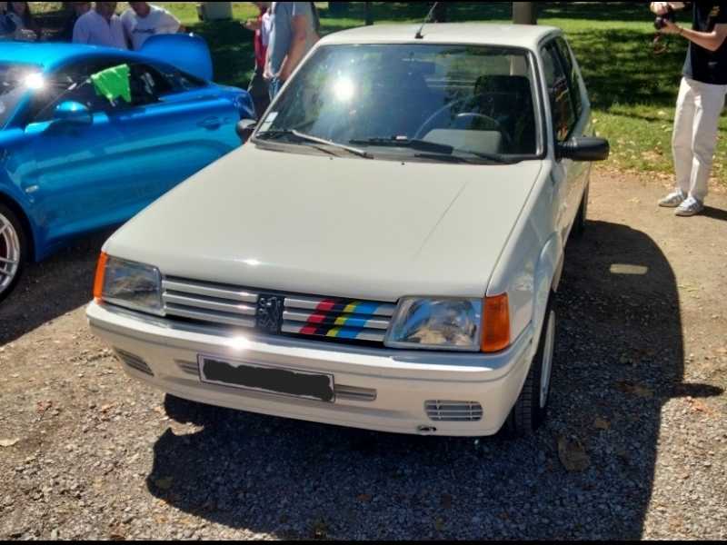 Peugeot 205 GTI spotted in Toulouse