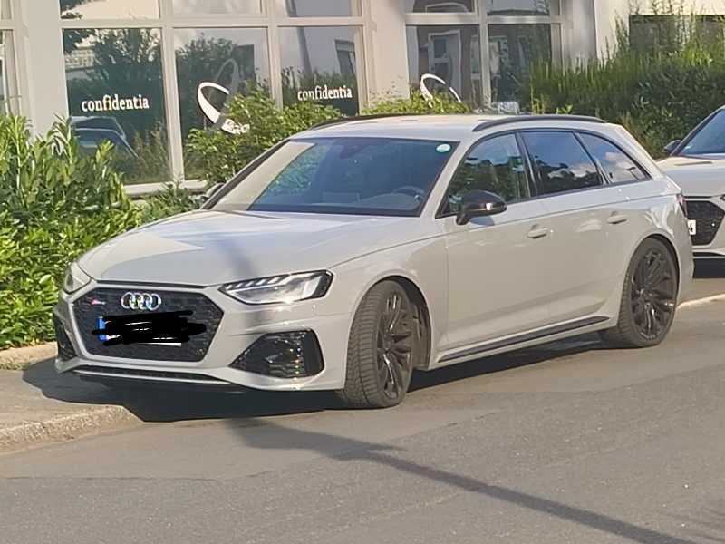 Audi RS4 Avant spotted in Bonn