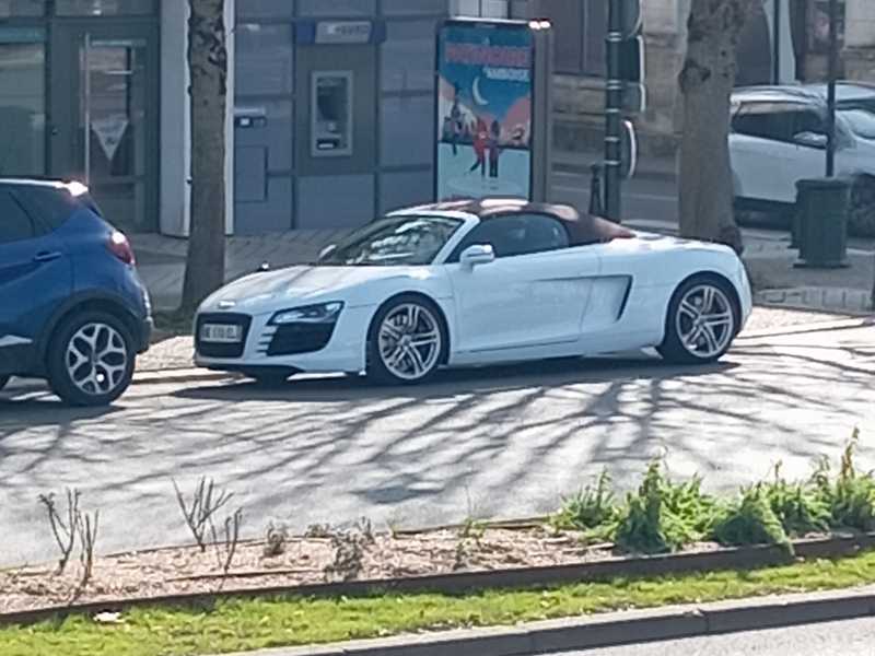 Audi R8 Spyder (2017) spotted in Tours, France