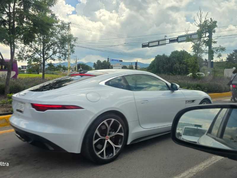Jaguar F-Type (2020) spotted in Santiago de Querétaro, Mexico