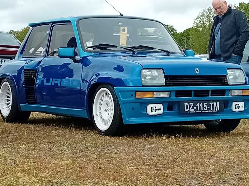 Renault 5 Turbo spotted in Saint-Malo