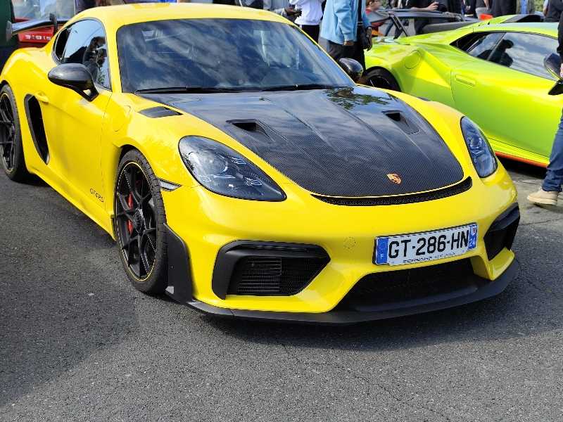 Porsche 718 Cayman GT4 (2020) spotted in Périgueux, France