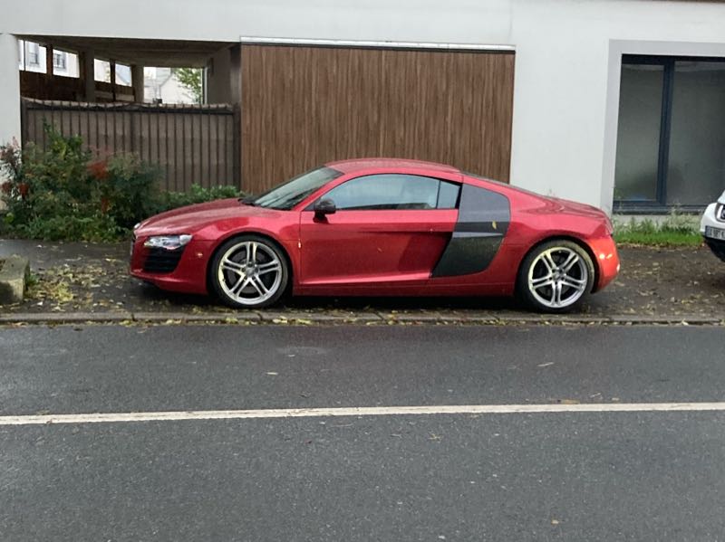 Audi R8 spotted in Tours