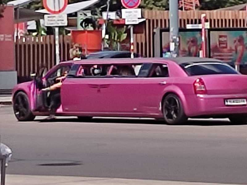 Chrysler 300C Limousine spotted in Vienna