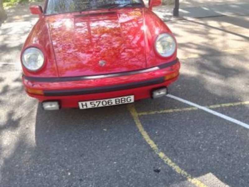 Porsche 911 (1989) spotted in Medina del Campo, Spain