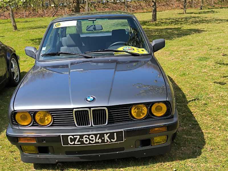 BMW E30 spotted in Bolbec