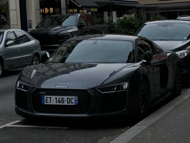 Audi R8 spotted in Orléans