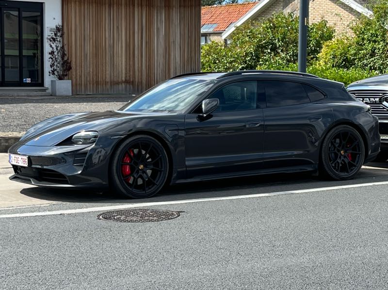 Porsche Taycan Cross Turismo spotted in Ostend