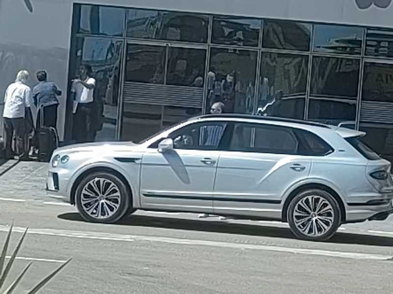 Bentley Bentayga spotted in Mūţ
