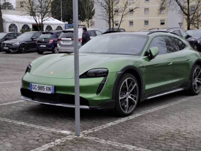 Porsche Taycan Cross Turismo spotted in Offenburg