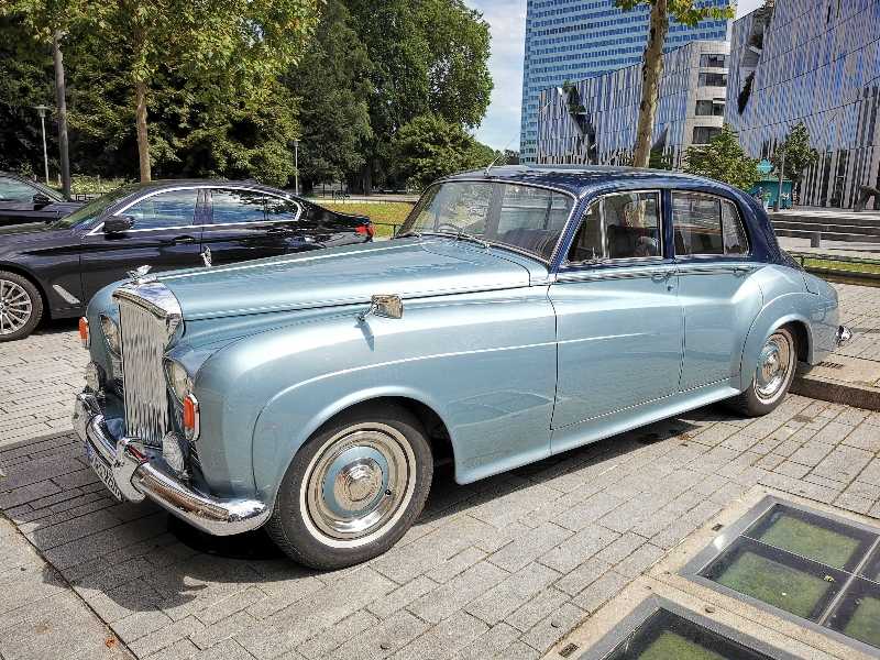 Rolls-Royce Silver Cloud spotted in Düsseldorf