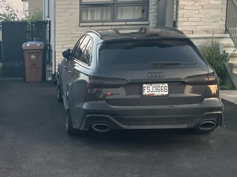 Audi RS6 (2021) spotted in Montréal, Canada