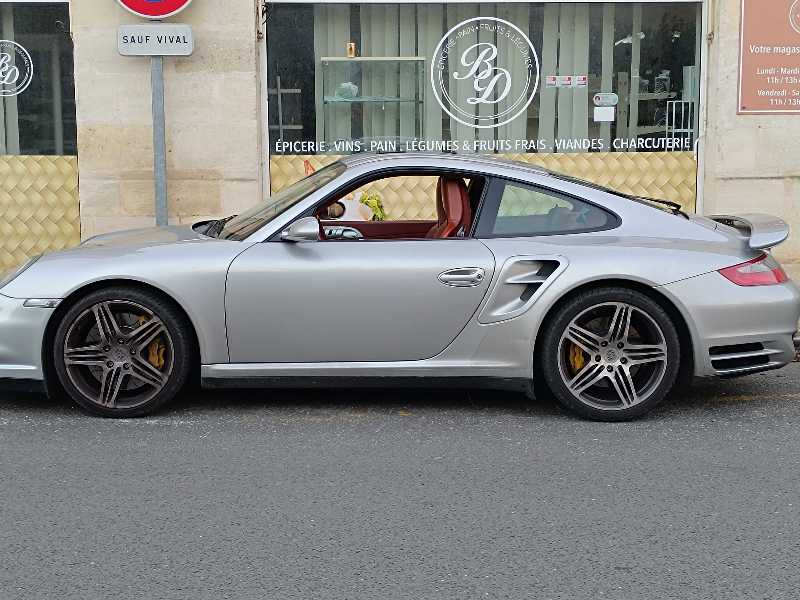 Porsche 911 Turbo spotted in Bordeaux