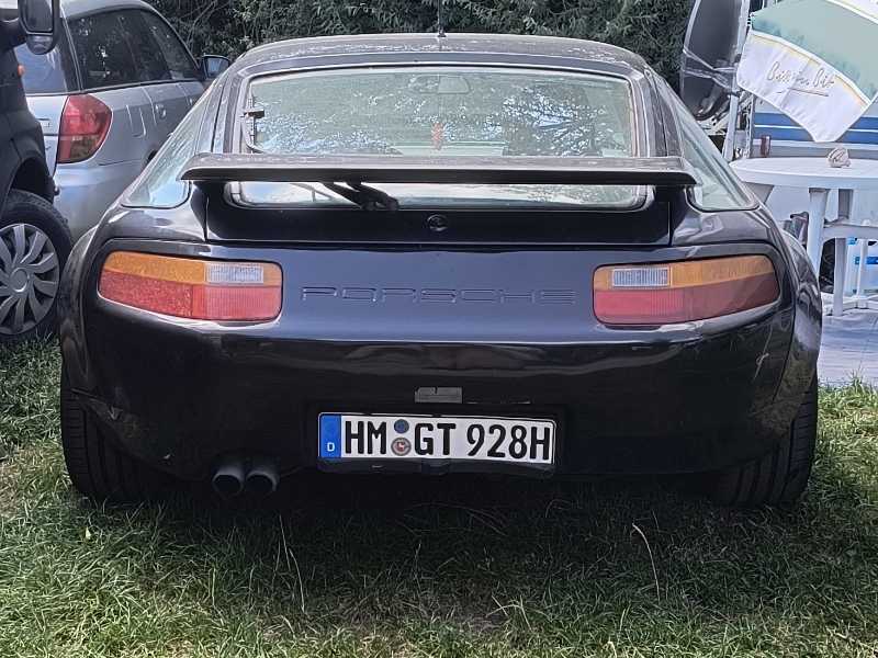 Porsche 928 spotted in Gniezno