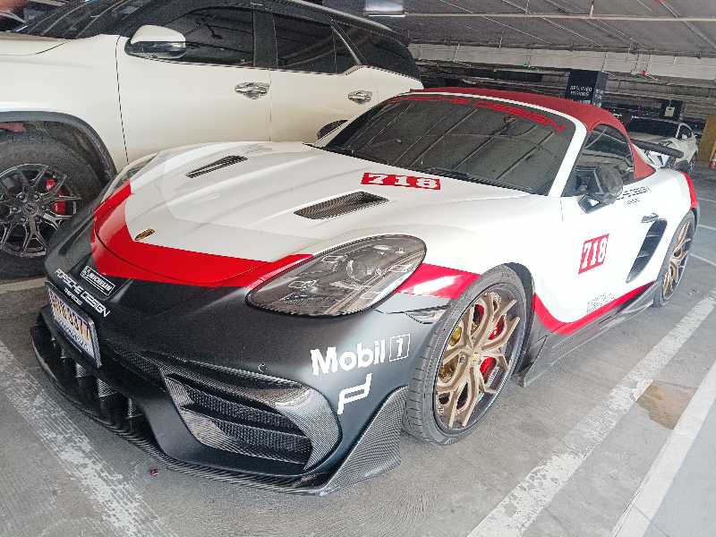 Porsche 718 spotted in Bangkok