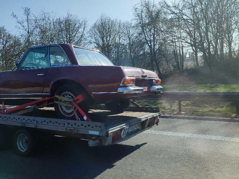 Mercedes-Benz 280 SL spotted in Heidelberg