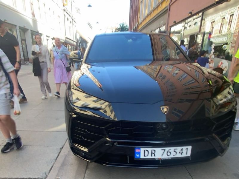 Lamborghini Urus (2021) spotted in Oslo, Norway
