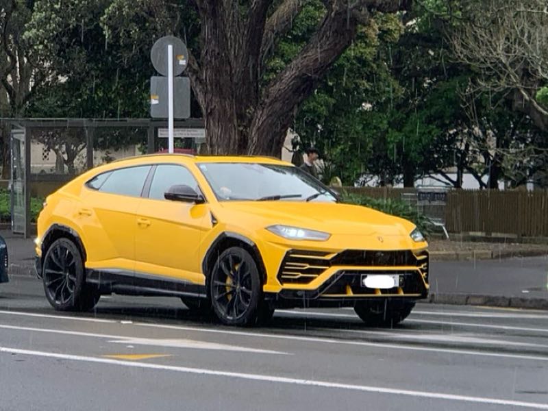 Lamborghini Urus (2022) spotted in Auckland, New Zealand