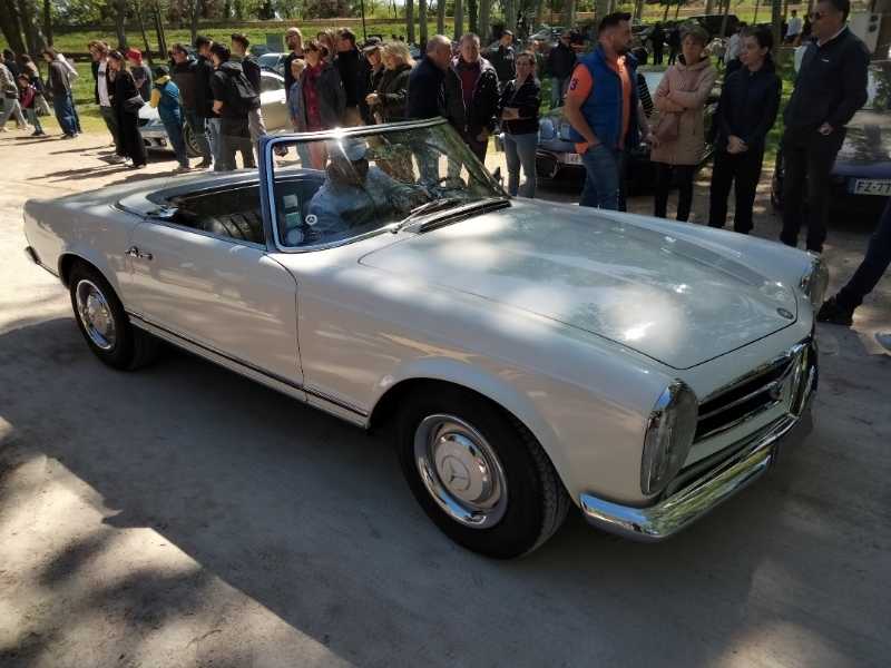 Mercedes-Benz 190 SL spotted in Toulouse