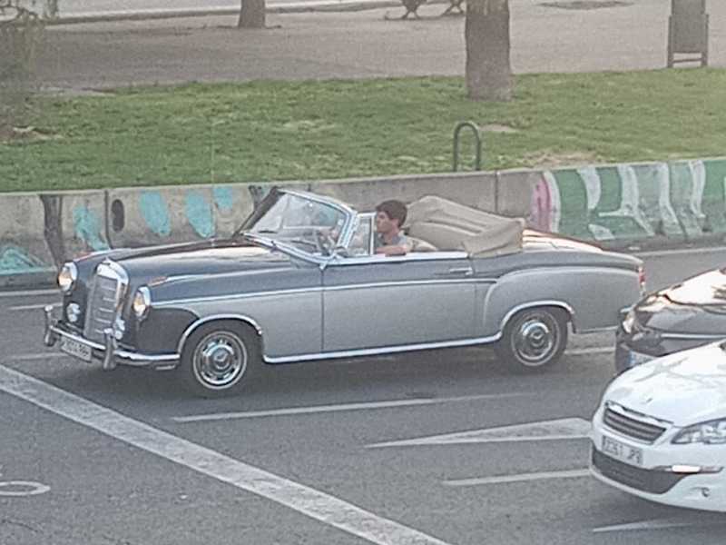 Mercedes-Benz 220S spotted in Madrid