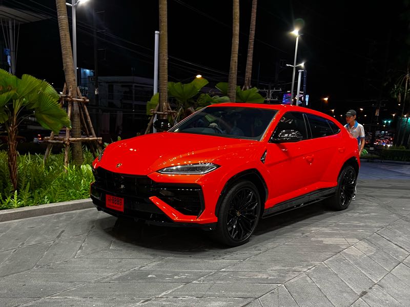 Lamborghini Urus spotted in Phuket