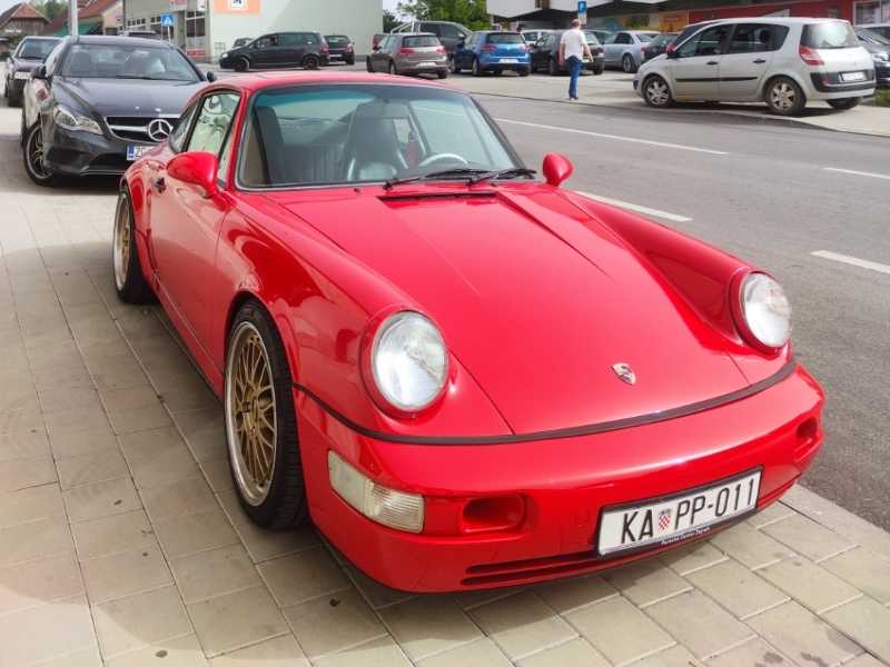 Porsche 911 (1990) spotted in Karlovac, Croatia