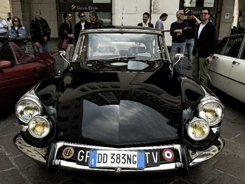 Citroën DS (1960) spotted in Milan, Italy
