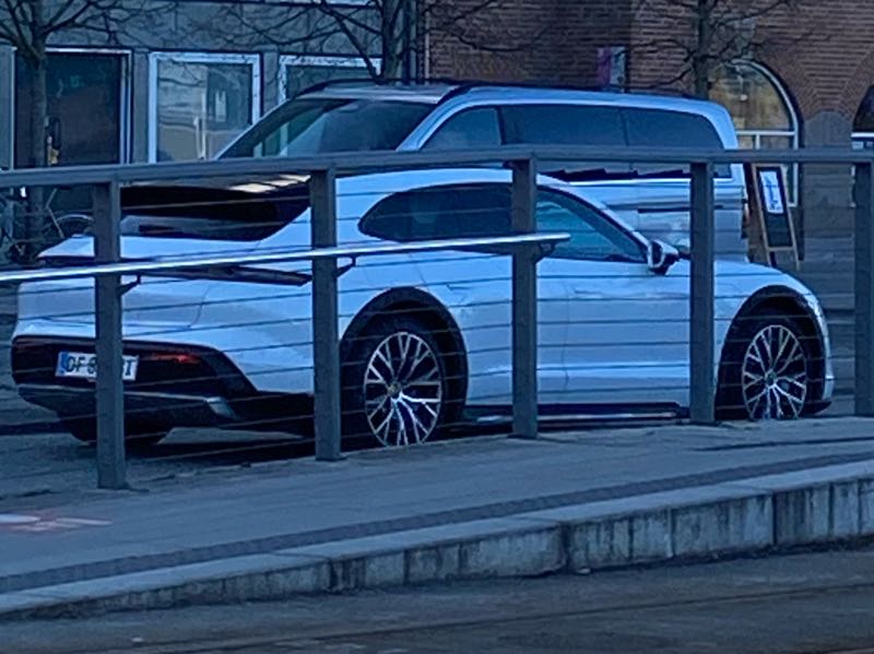 Porsche Taycan Cross Turismo spotted in Århus