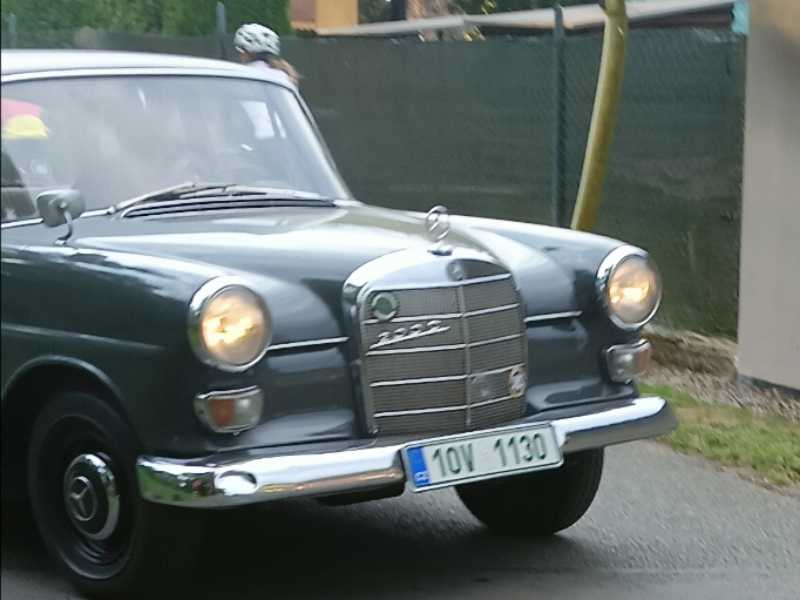 Mercedes-Benz 220S spotted in Pilsen