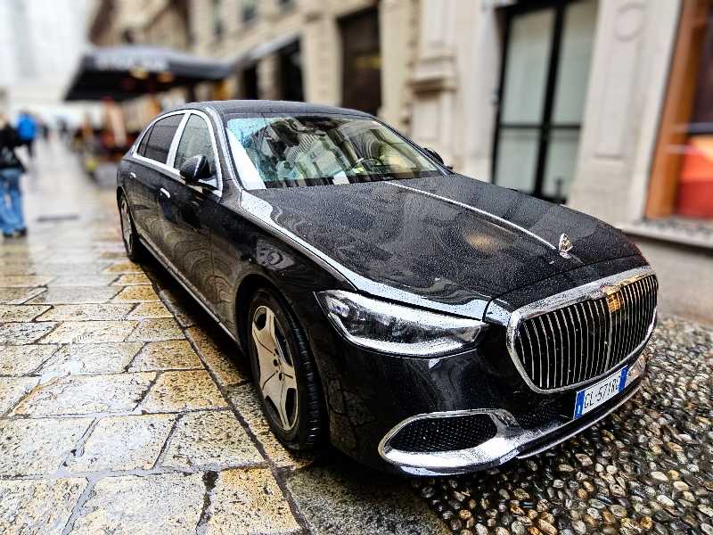 Mercedes-Benz Maybach S-Class (2021) spotted in Milan, Italy