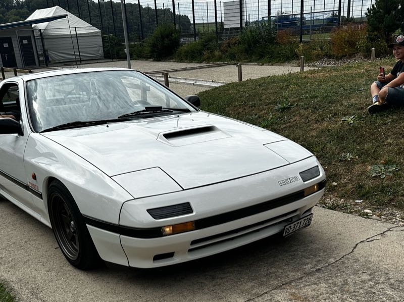 Mazda RX-7 spotted in Yverdon-les-Bains