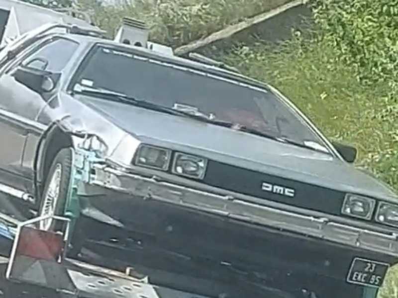 DMC DeLorean spotted in Clermont-Ferrand