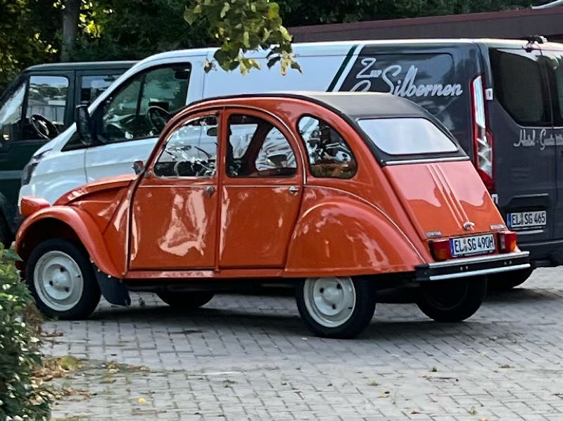 Citroën 2CV spotted in Dersum