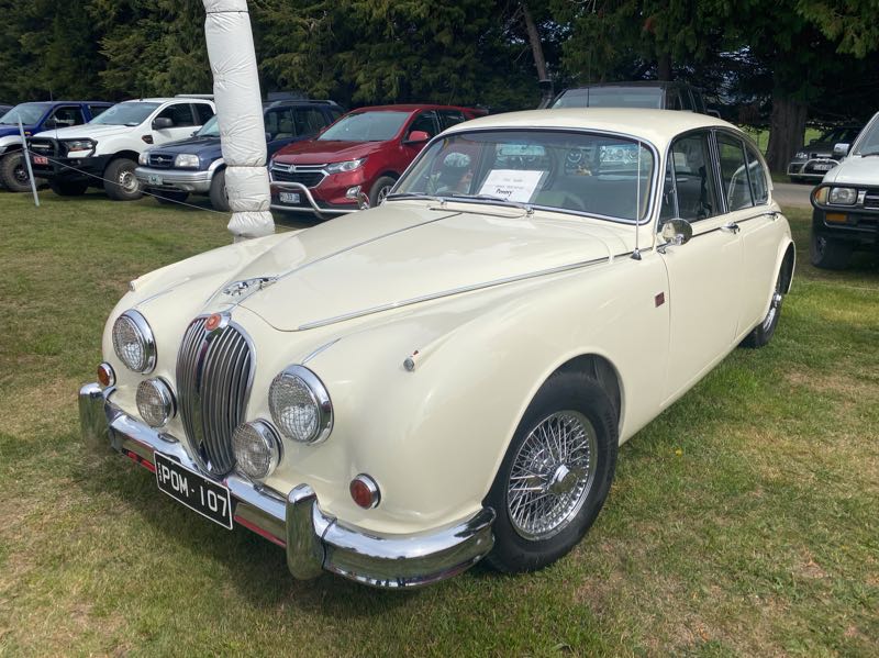 Jaguar Mark II spotted in Hobart