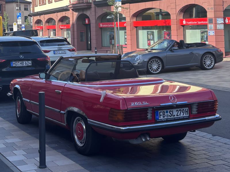 Mercedes-Benz 280 SL (1971) spotted in Frankfurt am Main, Germany
