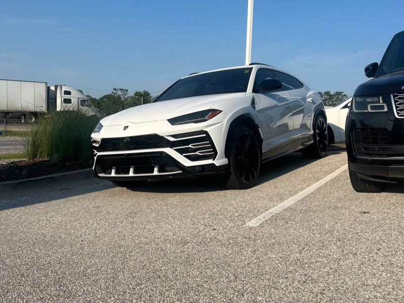 Lamborghini Urus spotted in Columbia