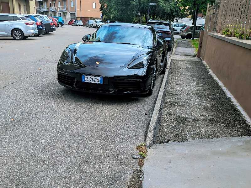 Porsche 718 Cayman spotted in Cremona