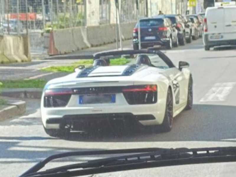 Audi R8 Spyder spotted in Salerno